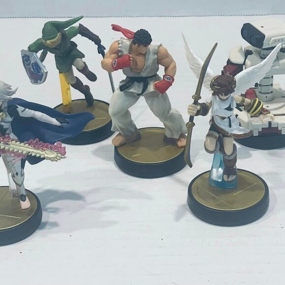 SUPER SMASH BRO NINTENDO AMIBO~Link~ Street Fighter Ry4~ Corrin Player~and MORE - Picture 1 of 14